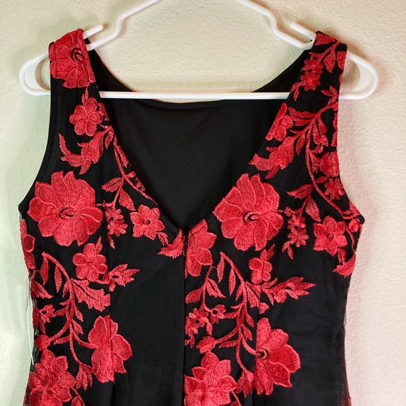 Floral Sleeveless Embroidered Mesh Sheath Black & Red - Picture 6 of 12